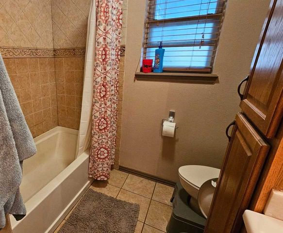 107 N 21st St, Frederick, OK 73542