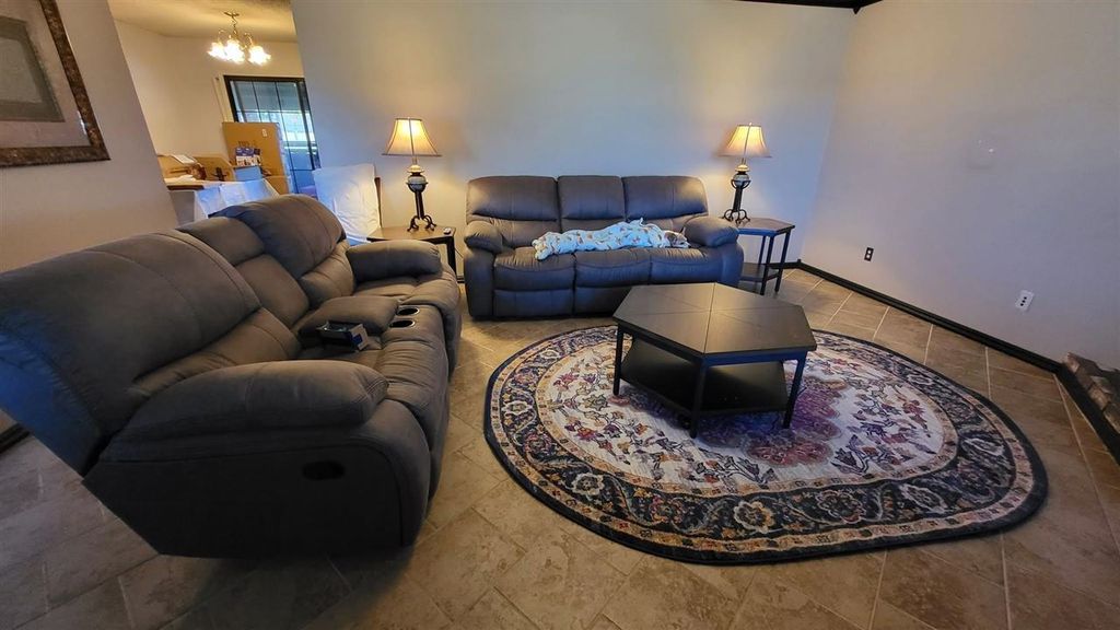 107 N 21st St, Frederick, OK 73542