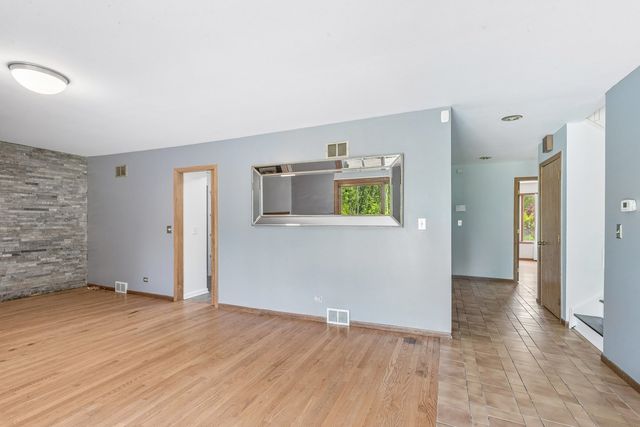 1191 Hunters Lane, Libertyville, IL 60048