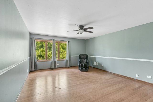 1191 Hunters Lane, Libertyville, IL 60048
