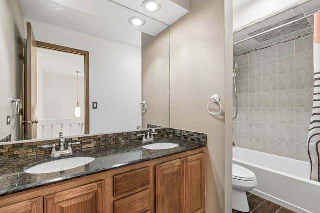 1191 Hunters Lane, Libertyville, IL 60048