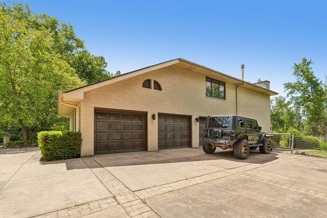 1191 Hunters Lane, Libertyville, IL 60048