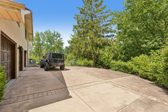 1191 Hunters Lane, Libertyville, IL 60048