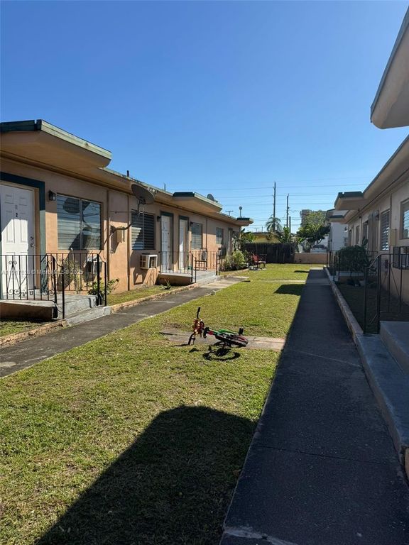 2100 NW 24th St, Miami, FL 33142