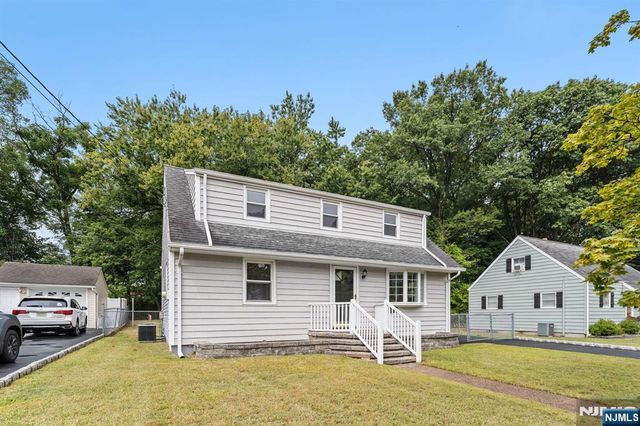 18 Farmingdale Avenue, Bloomfield, NJ 07003