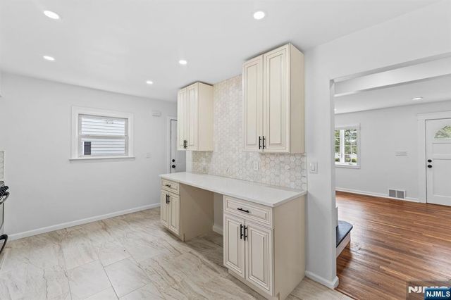 18 Farmingdale Avenue, Bloomfield, NJ 07003