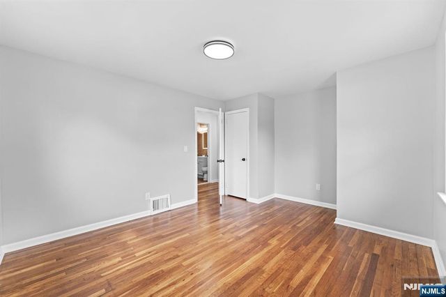 18 Farmingdale Avenue, Bloomfield, NJ 07003