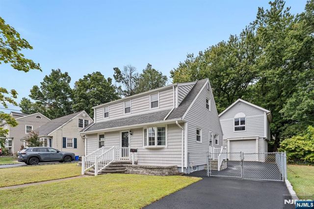 18 Farmingdale Avenue, Bloomfield, NJ 07003