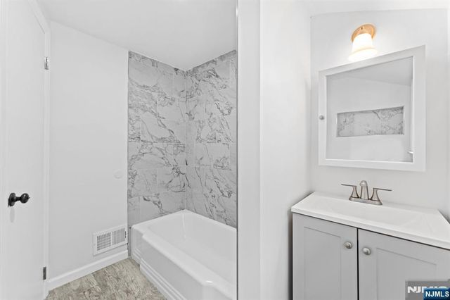 18 Farmingdale Avenue, Bloomfield, NJ 07003