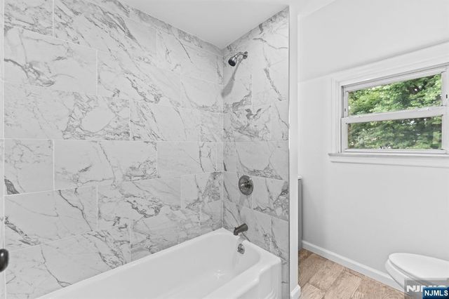 18 Farmingdale Avenue, Bloomfield, NJ 07003