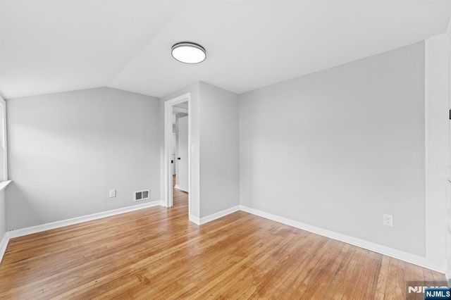 18 Farmingdale Avenue, Bloomfield, NJ 07003