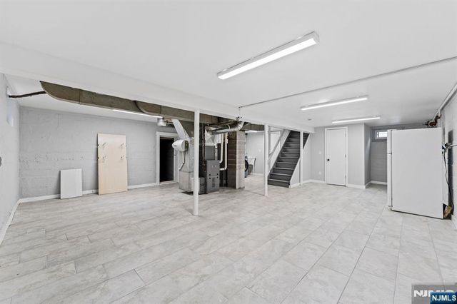 18 Farmingdale Avenue, Bloomfield, NJ 07003