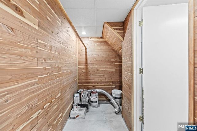 18 Farmingdale Avenue, Bloomfield, NJ 07003