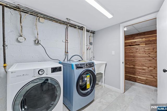 18 Farmingdale Avenue, Bloomfield, NJ 07003