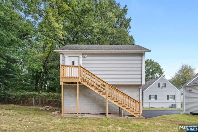 18 Farmingdale Avenue, Bloomfield, NJ 07003