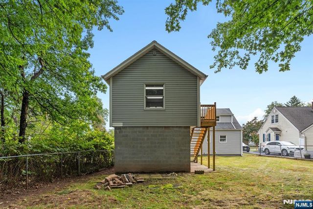 18 Farmingdale Avenue, Bloomfield, NJ 07003