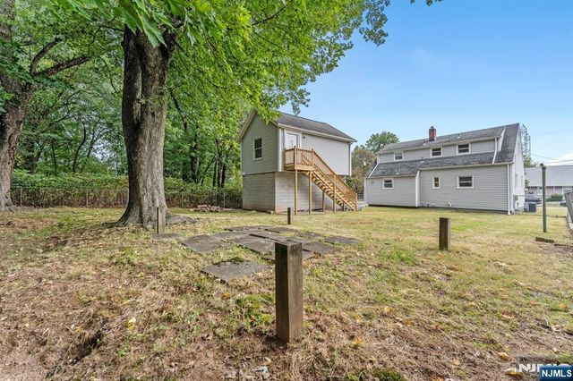 18 Farmingdale Avenue, Bloomfield, NJ 07003