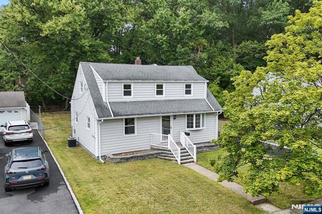 18 Farmingdale Avenue, Bloomfield, NJ 07003