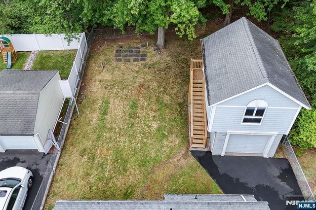 18 Farmingdale Avenue, Bloomfield, NJ 07003