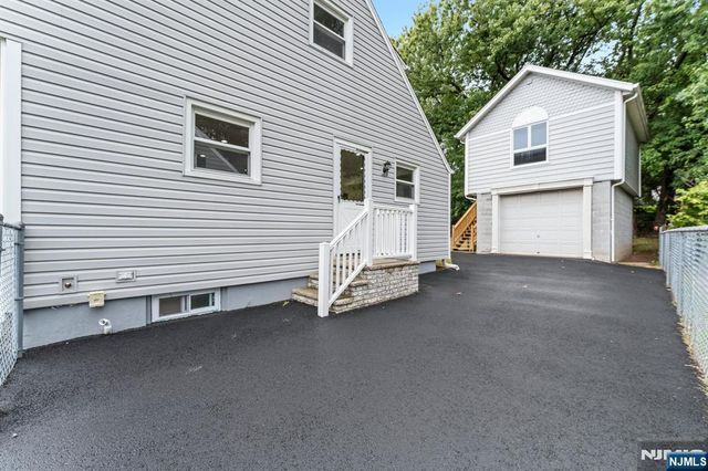 18 Farmingdale Avenue, Bloomfield, NJ 07003