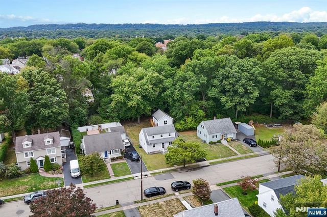 18 Farmingdale Avenue, Bloomfield, NJ 07003