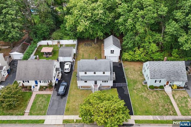 18 Farmingdale Avenue, Bloomfield, NJ 07003