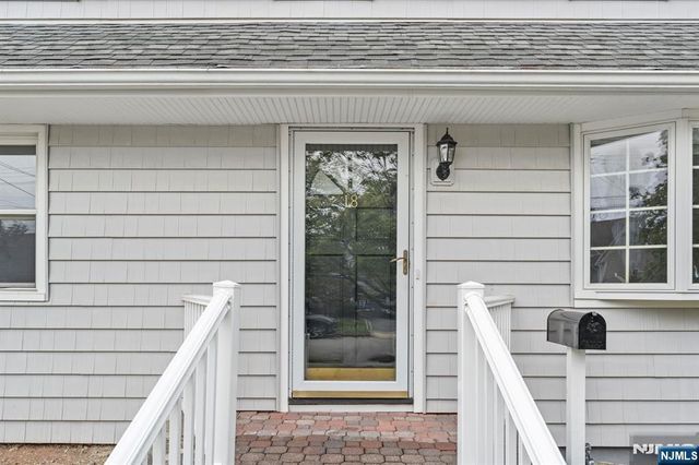 18 Farmingdale Avenue, Bloomfield, NJ 07003