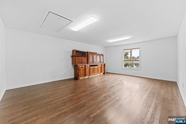 18 Farmingdale Avenue, Bloomfield, NJ 07003