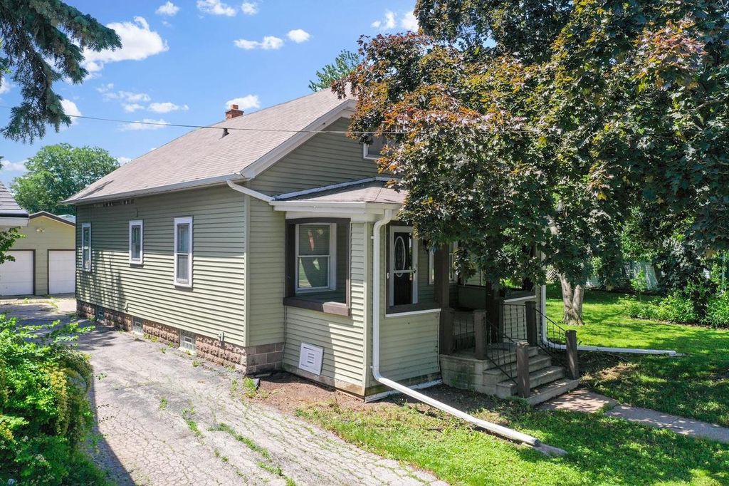 829 6TH STREET, Menasha, WI 54952