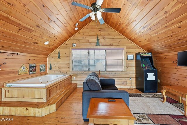 2856 Eagle Crest Way, Sevierville, TN 37876