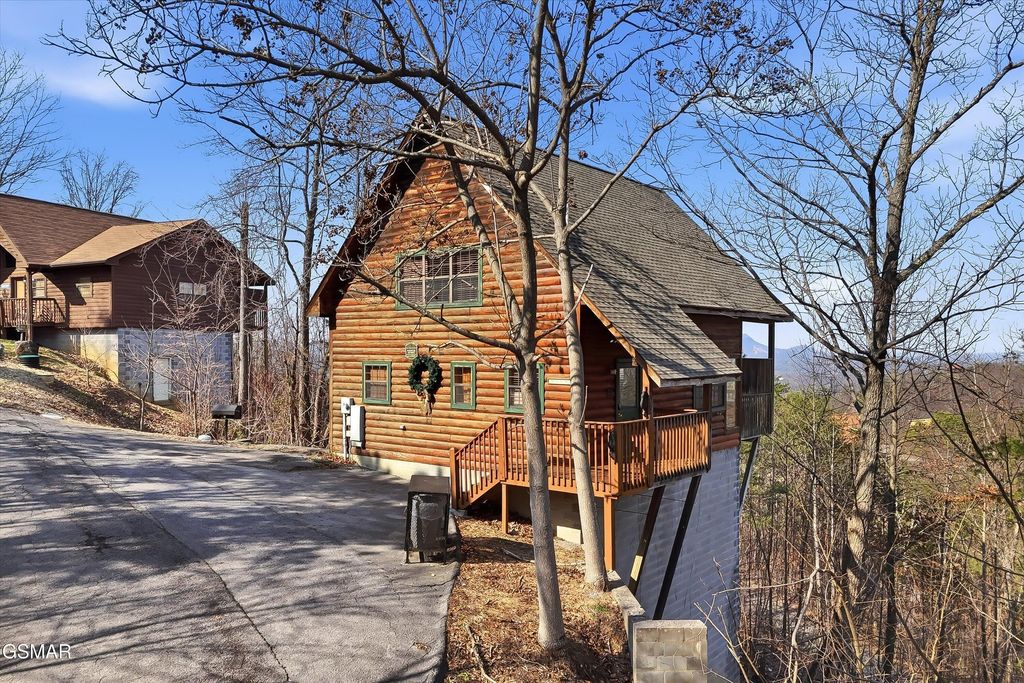 2856 Eagle Crest Way, Sevierville, TN 37876