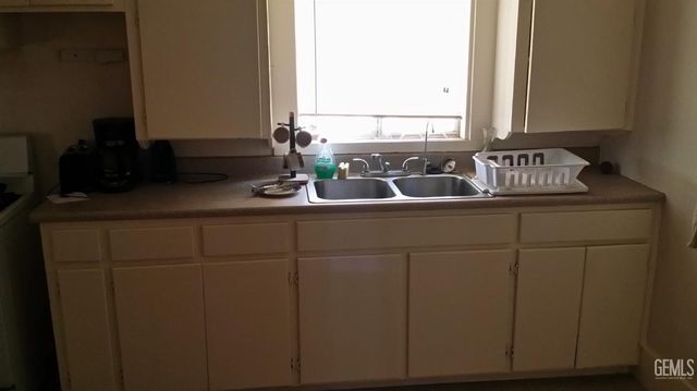 208 Moneta Avenue, Bakersfield, CA 93308