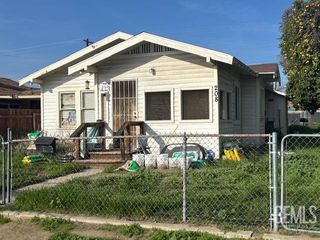 208 Moneta Avenue, Bakersfield, CA 93308