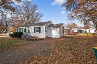 10129 Ashbrook Drive, St Louis, MO 63137
