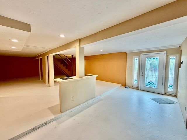 45 Dillon St, Worcester, MA 01604