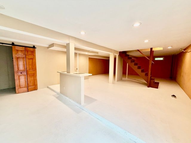 45 Dillon St, Worcester, MA 01604