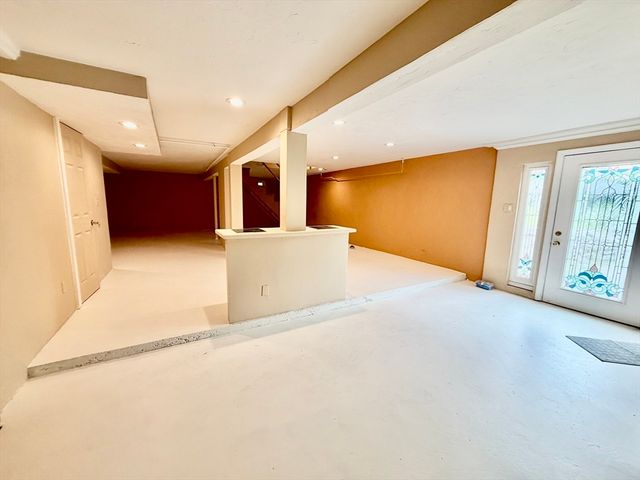 45 Dillon St, Worcester, MA 01604