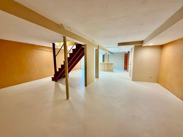 45 Dillon St, Worcester, MA 01604