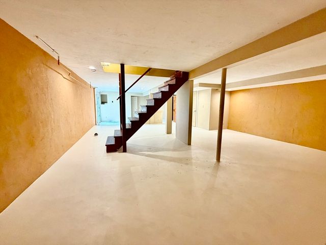 45 Dillon St, Worcester, MA 01604