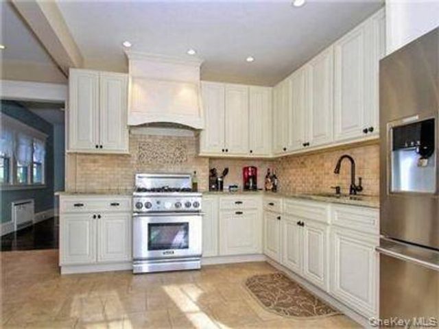 35 Francis Terrace, Glen Cove, NY 11542