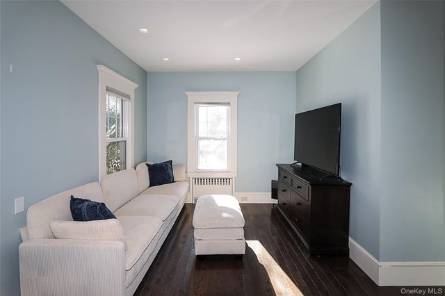 35 Francis Terrace, Glen Cove, NY 11542