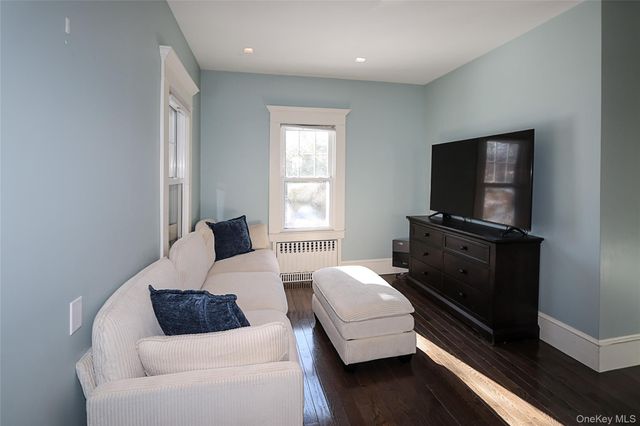 35 Francis Terrace, Glen Cove, NY 11542