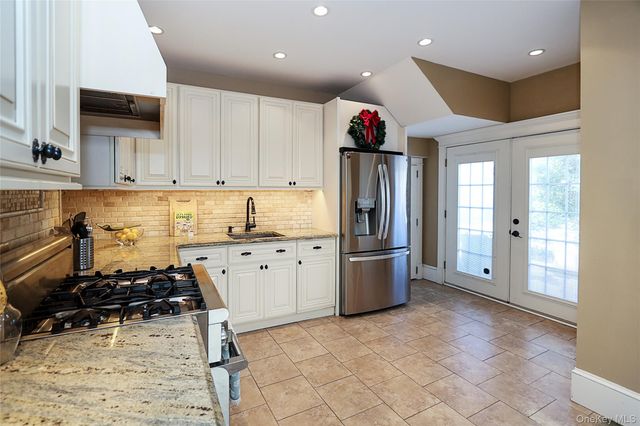 35 Francis Terrace, Glen Cove, NY 11542