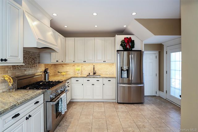 35 Francis Terrace, Glen Cove, NY 11542