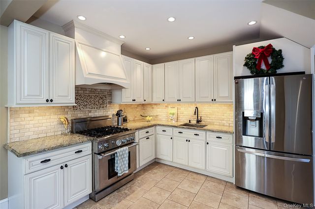 35 Francis Terrace, Glen Cove, NY 11542