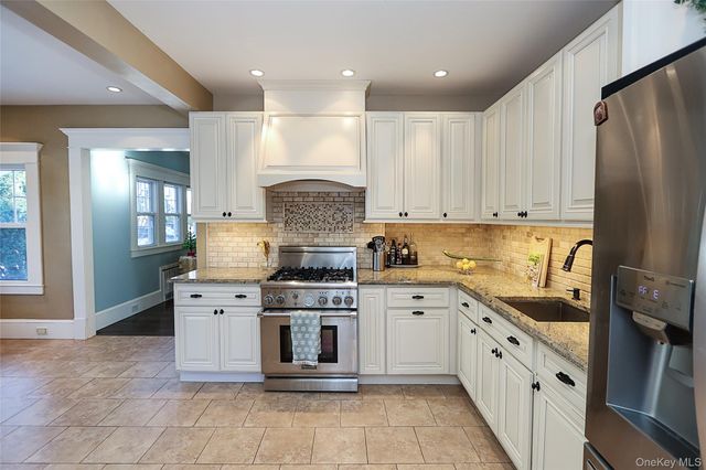 35 Francis Terrace, Glen Cove, NY 11542