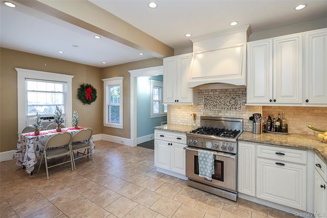 35 Francis Terrace, Glen Cove, NY 11542