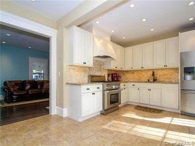 35 Francis Terrace, Glen Cove, NY 11542