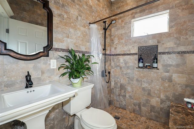 35 Francis Terrace, Glen Cove, NY 11542