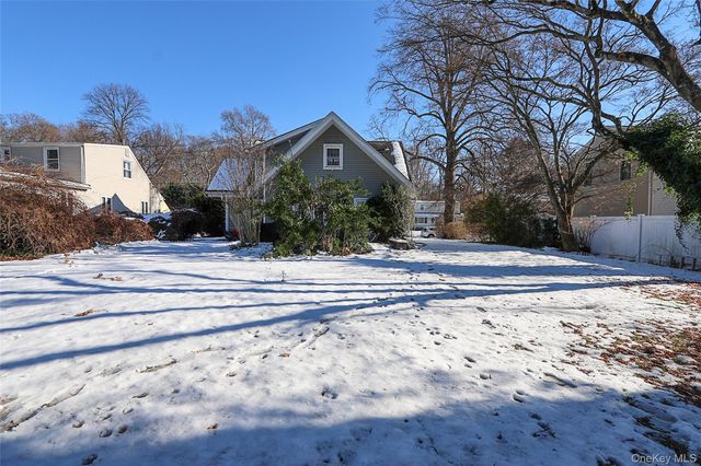 35 Francis Terrace, Glen Cove, NY 11542